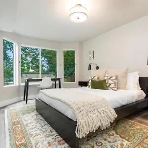 https://madison-park-seattle-with-outdoor-private-garden-and.seattlehotelsites.com