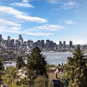 https://rooftop-patio-with-waterview-private-garden-grill-3br-3ba.seattlehotelsites.com