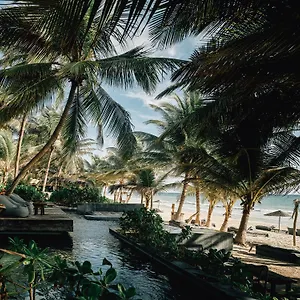Nomade 4*, Tulum Pueblo Mexico